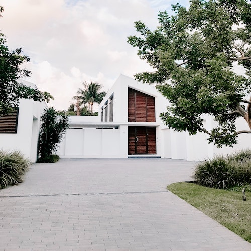 Modern Home with stone pavers in driveway in Coral SpringsSq S