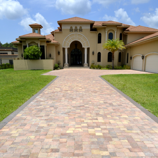 beautiful paved and sealed driveway in coral springs FL